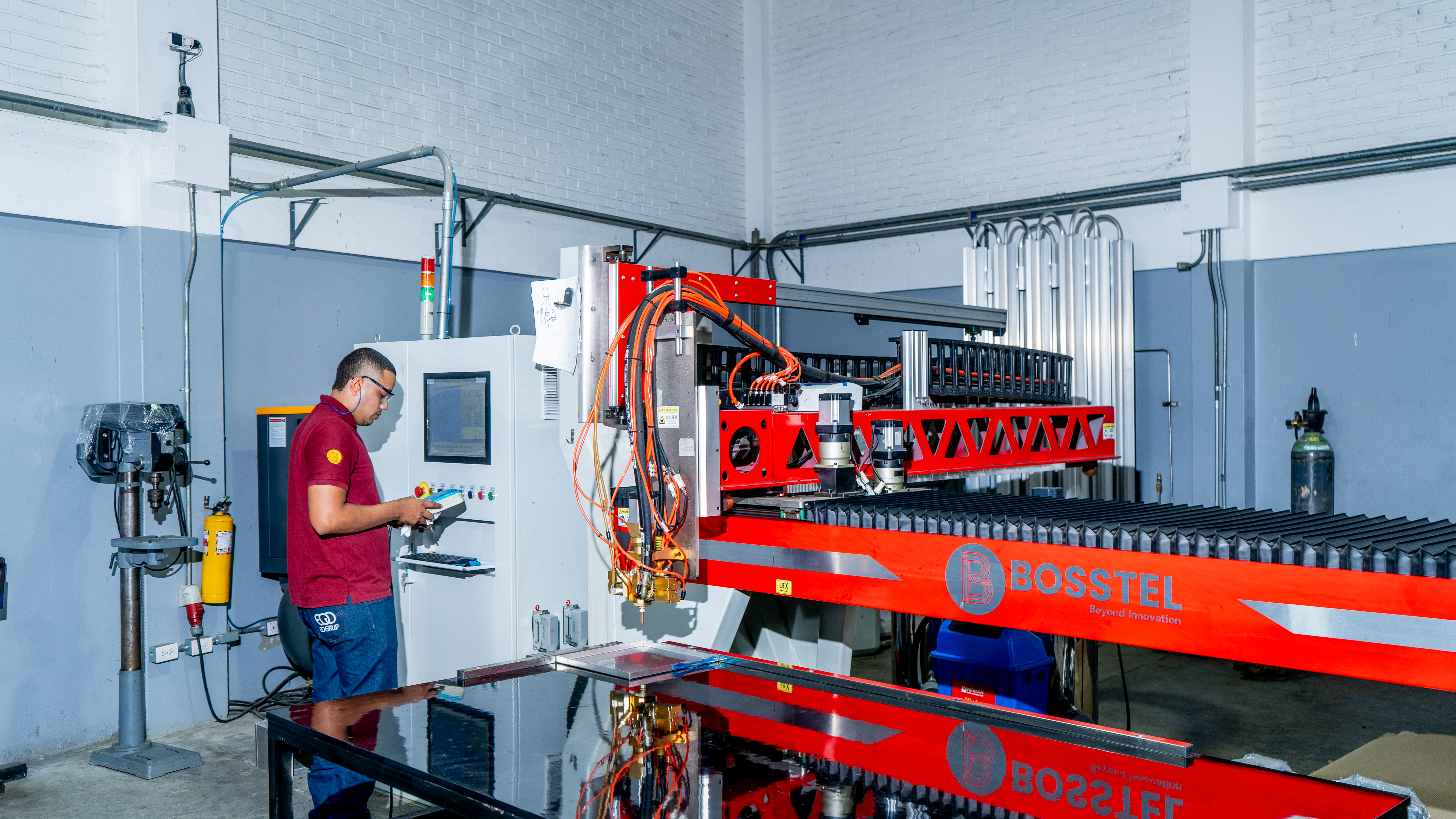 Lee más sobre el artículo Inyección de sello de poliuretano BOSSTEL: precisión y hermeticidad garantizada